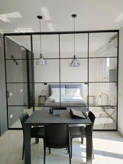 New & Bright Balcony Flat By Station Appartement Milan